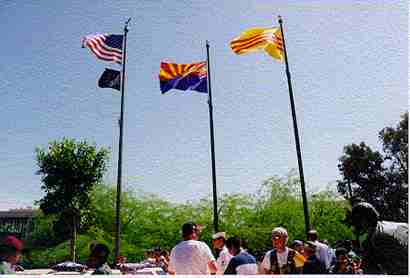Cờ Việt Nam Cộng Hoà tại Kỳ Đài Arizona.  
Tiểu Bang Đầu Tiên công nhận Cờ VNCH vào ngaỳ 29-4-2001