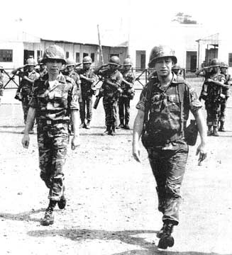 Thiếu T Trịnh Thanh Xun v Trung T Chung thanh Tng, bn tri, 1973